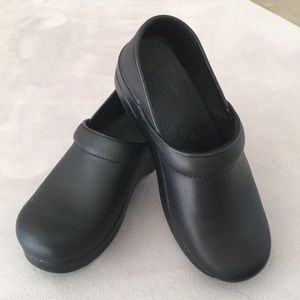 Black Leather Dansko - size 37 (7)